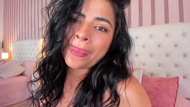 Mia-Stones' Live XXX Chat
