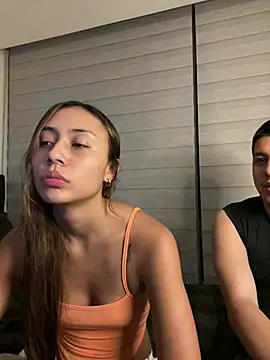 Pertunjukan Kamera Web Bella_dannbond