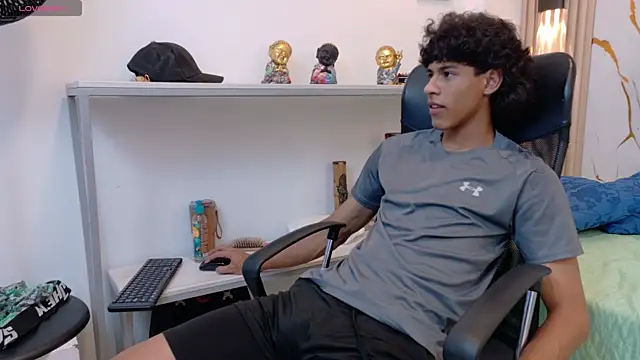 Zayn_Fox32 Show in webcam