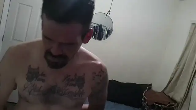 Johnny1991Blunt: διαδικτυακό σόου στην κάμερα