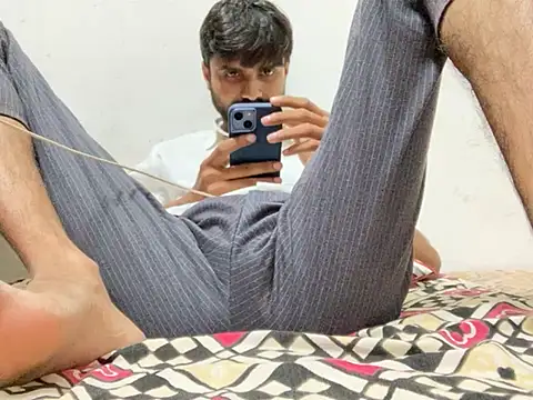 Pokazy przed kamerką – BBC_HORNY_GUJJU