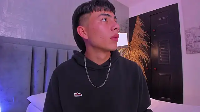 EthanSantori's Live XXX Chat