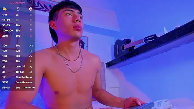 EthanSantori's Live XXX Chat