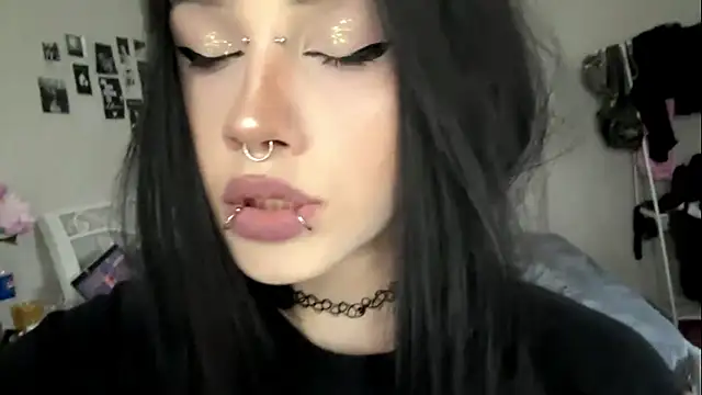 LouisePavlides Adlı Modelin Web Kamerası Şovu