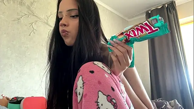 Show modela LouisePavlides na web-kameri