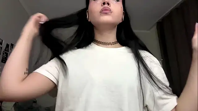 Show modela LouisePavlides na web-kameri