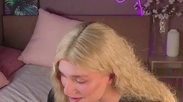 cumboydoll Webcam show