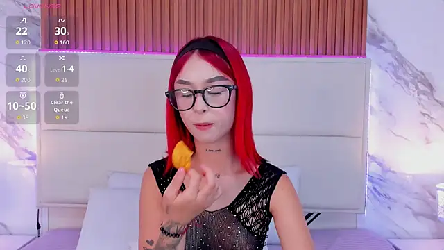 _bella_rossee_'s Live XXX Chat