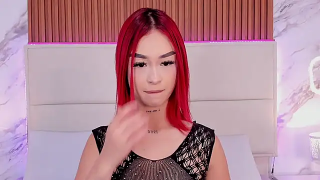 _bella_rossee_'s Live XXX Chat