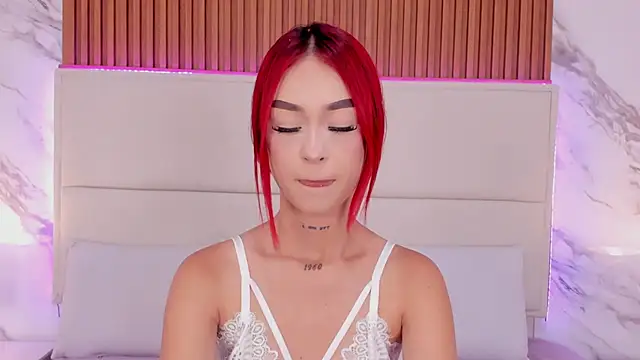 _bella_rossee_'s Live XXX Chat