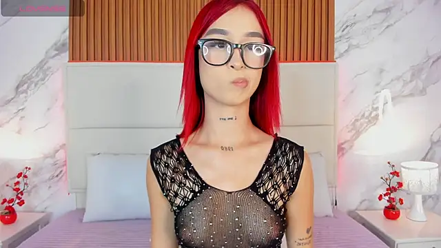 _bella_rossee_'s Live XXX Chat
