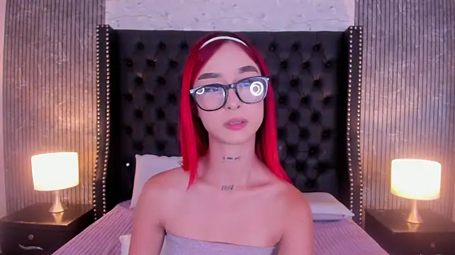_bella_rossee_'s Live XXX Chat