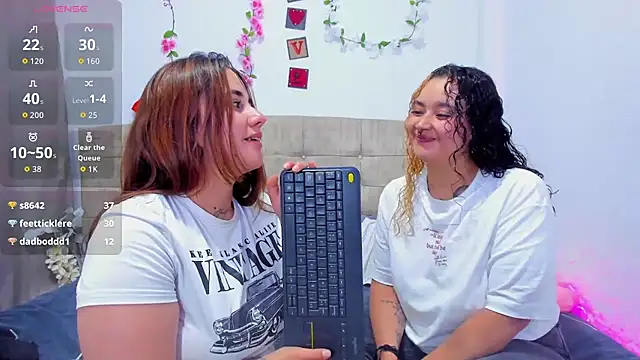 Catherine_And_Tara: διαδικτυακό σόου στην κάμερα