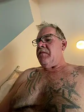 Caesar_Baxter Show in webcam