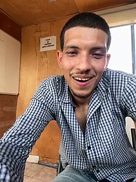 Guillermo618 Show in webcam