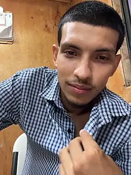 Guillermo618 Show in webcam