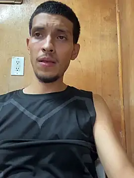 Guillermo618 Show in webcam