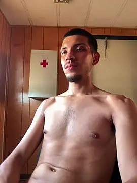 Guillermo618 Show in webcam