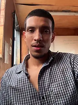 Guillermo618 Show in webcam
