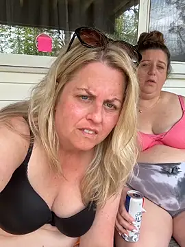 Milfshaker50: διαδικτυακό σόου στην κάμερα