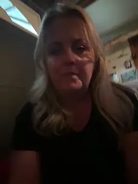 Milfshaker50's Live XXX Chat