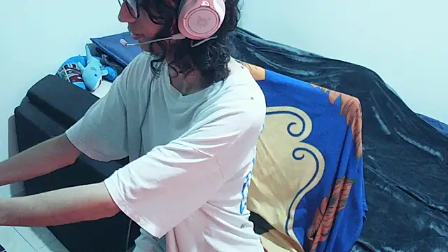 hxxyro1 webcam show