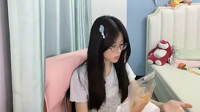 Luna-666 在線直播表演
