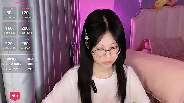 Luna-666 在線直播表演