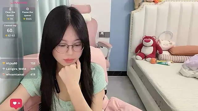 Luna-666 在線直播表演