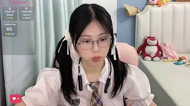 Luna-666 在線直播表演