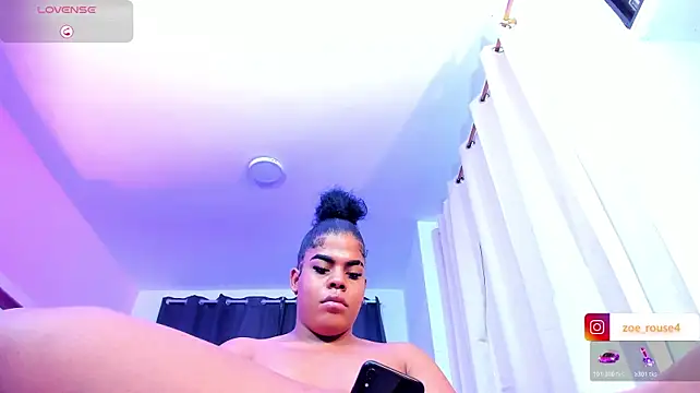 Show de zoee_rose na webcam