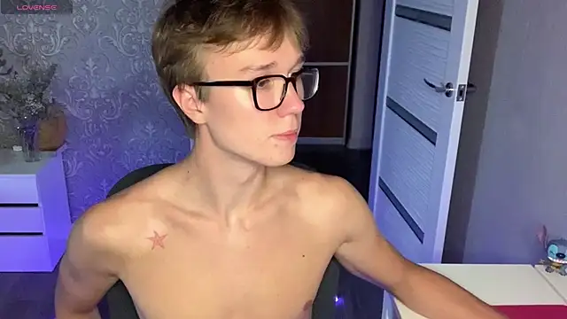 yyyyesssbb Webcam Show
