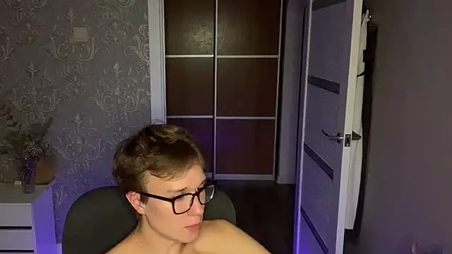 yyyyesssbb Webcam-Show