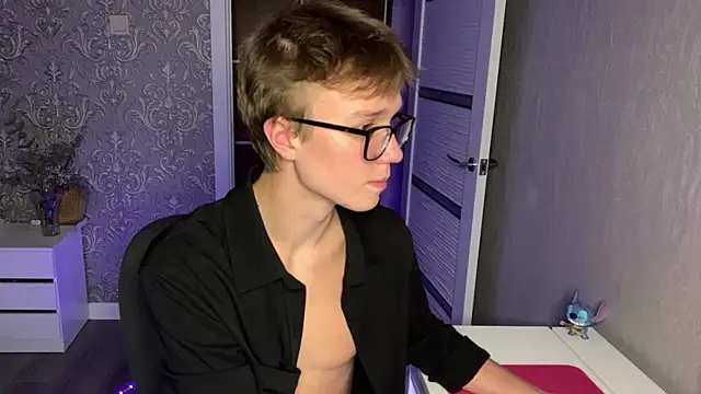 yyyyesssbb Webcam-Show