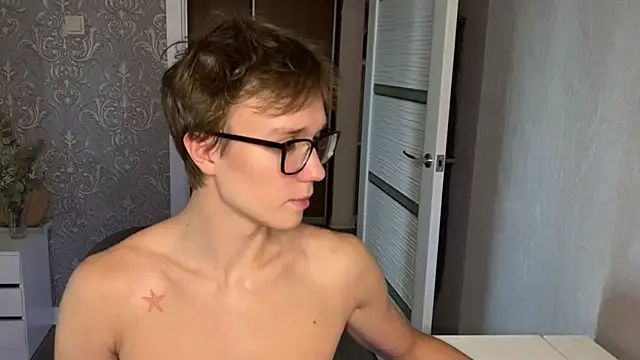 yyyyesssbb's Webcam Show