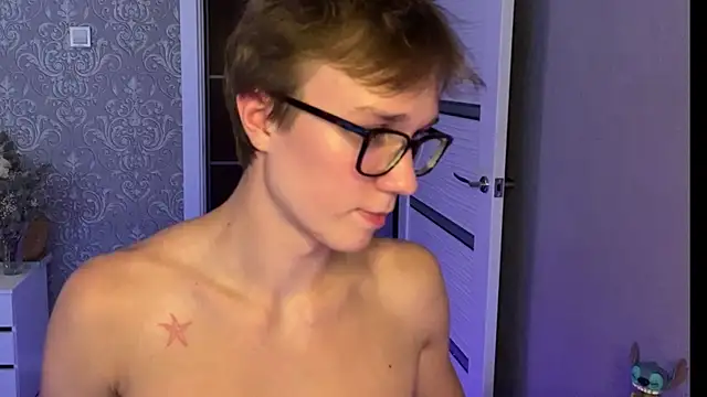 yyyyesssbb Show Webcam