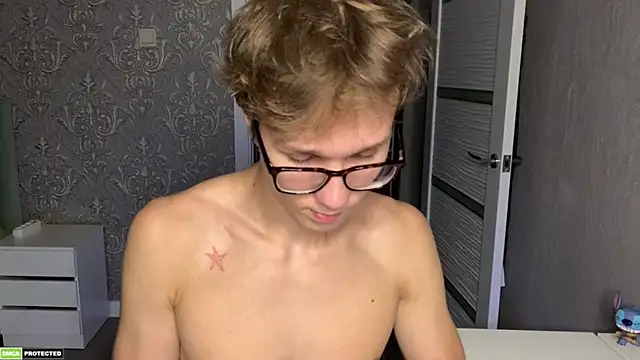 yyyyesssbb Webcam Show