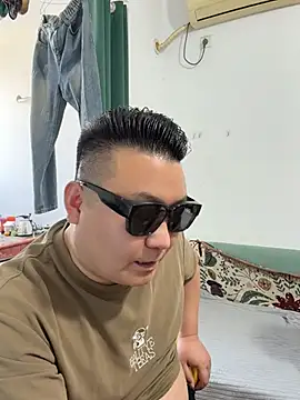 langzi-888's Webcam Show