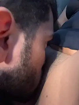 XXX chat uživo modela MelMelMelzinha