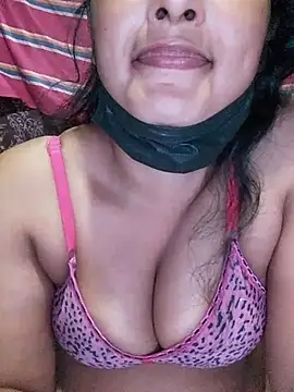 Vinushi97 Adlı Modelin Canlı XXX Sohbeti