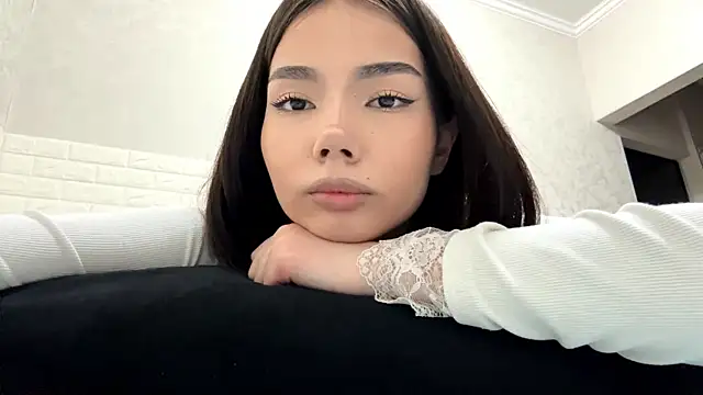 MarylnMonnier Show in webcam