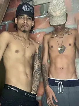 Show modela mondagrande30 na web-kameri