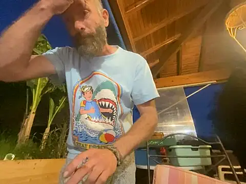 thefrenchi09 Show in webcam