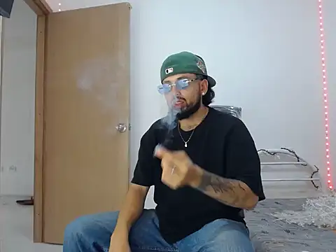 Show modela camilorestrepo77 na web-kameri