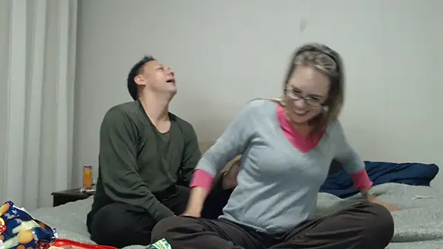 צ'אט XXX בשידור חי של blondiesin50