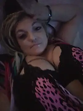 Show modela KittyDiamond4 na web-kameri