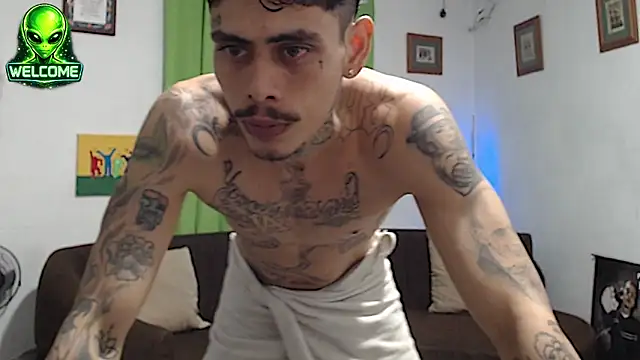 alpha_zom's Webcam Show