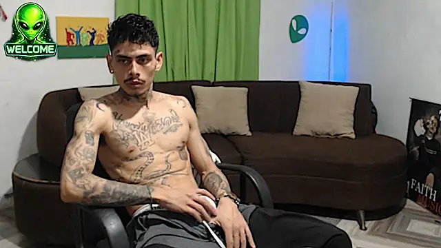 alpha_zom Webcam Show
