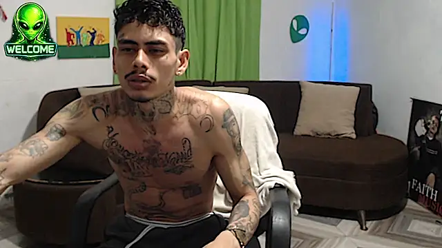 alpha_zom Webcam Show