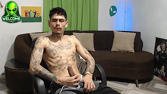 alpha_zom's Webcam Show